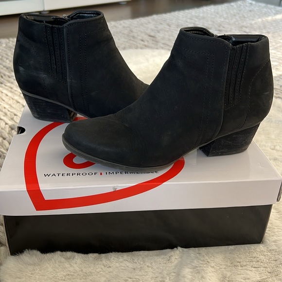 Blondo black nubuck waterproof booties, size 7.5 - Picture 6 of 7